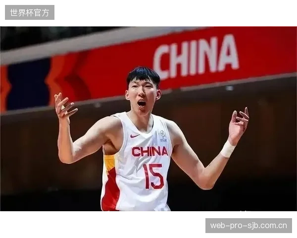 周琦在关键的第三场比赛中统治禁区，帮助北京队淘汰宿敌广东队。